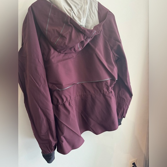 Lululemon Rain Shell - Picture 7 of 7